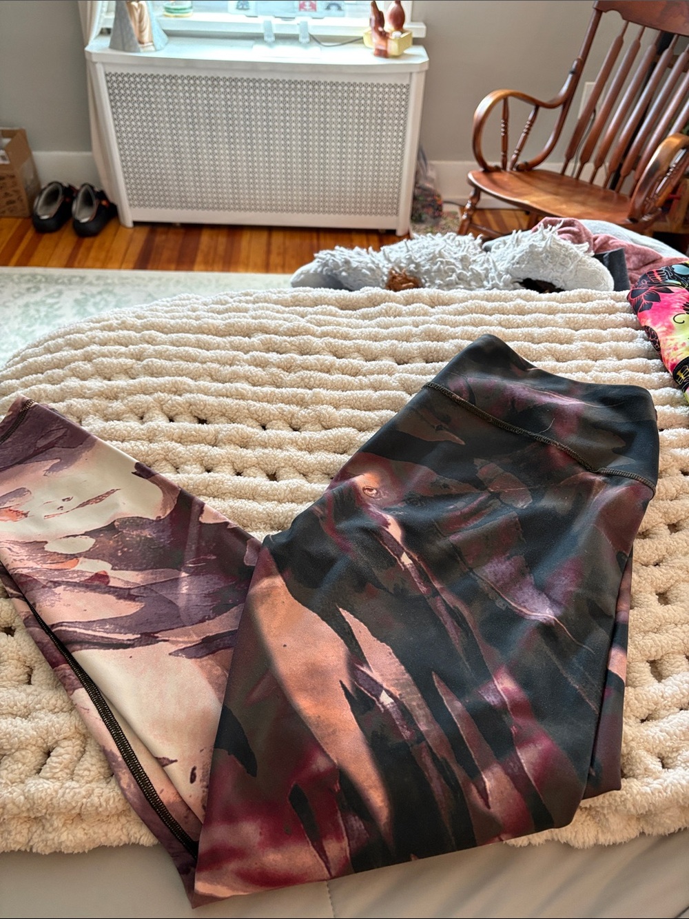 Manduka Abstract Brushstroke High-Waist Leggings in Black & Burgundy